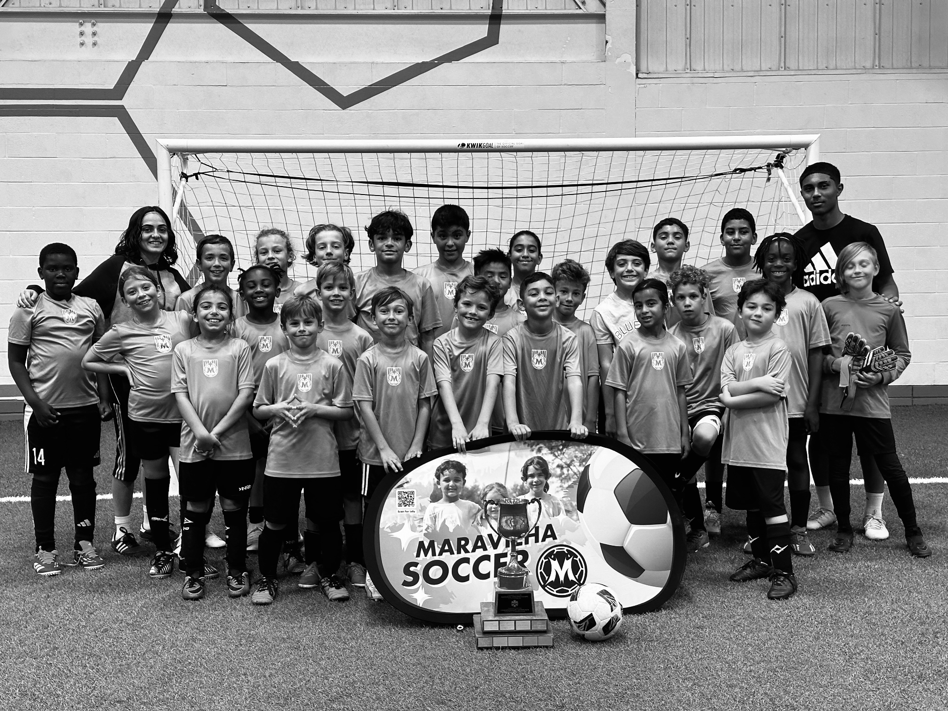 Maravilha Soccer School players and coaches